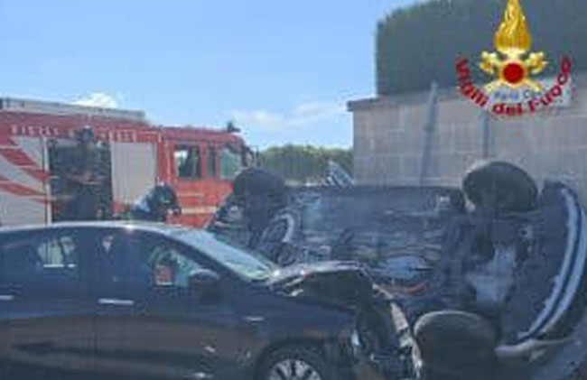 2 feriti dopo lo scontro tra Auto ad Arnesano